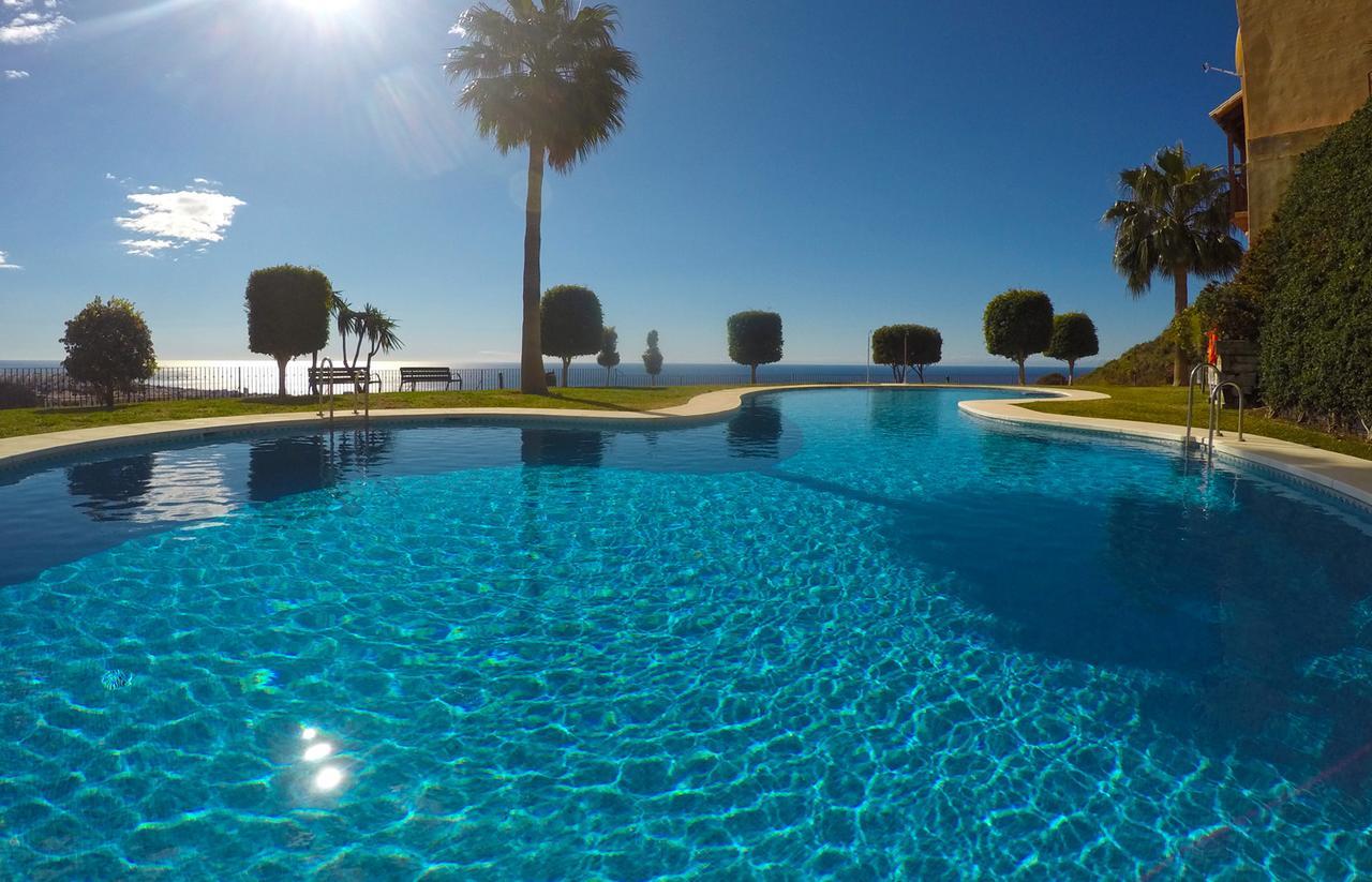 Stunning 4 Bed Duplex In Calahonda With Sea Views Appartement *