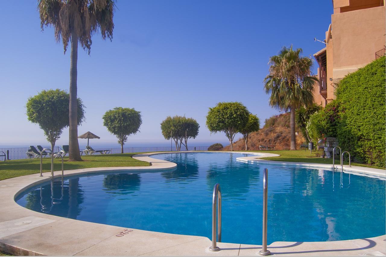 Stunning 4 Bed Duplex In Calahonda With Sea Views Appartement
