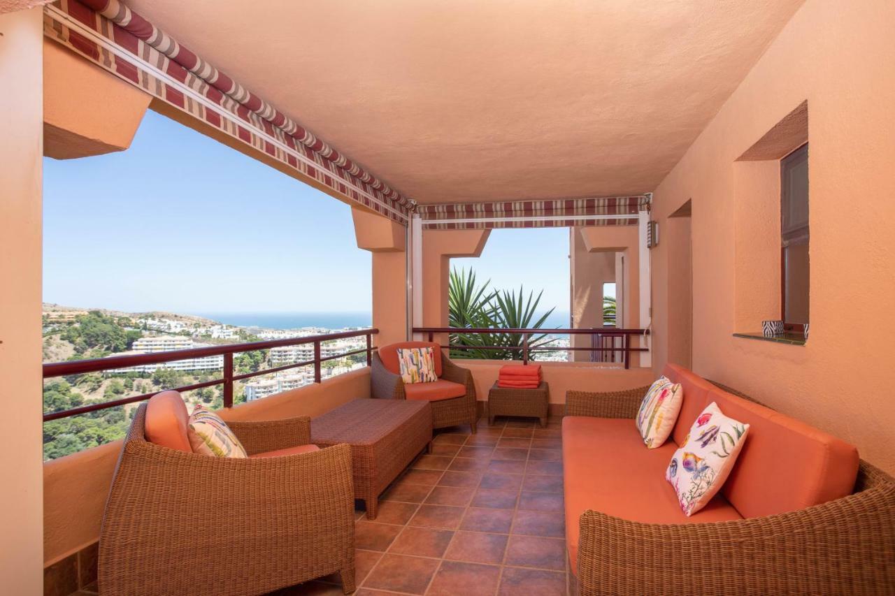Stunning 4 Bed Duplex In Calahonda With Sea Views Appartement