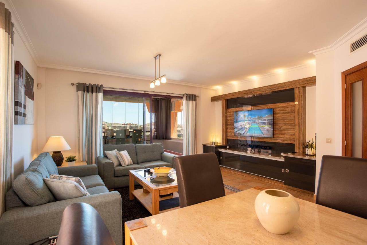 Stunning 4 Bed Duplex In Calahonda With Sea Views *